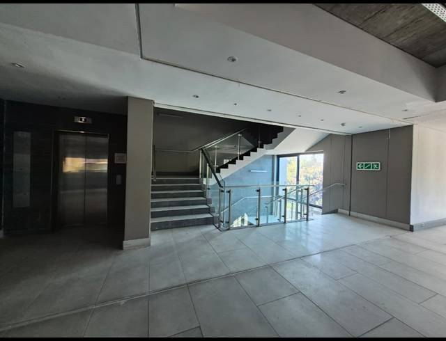1,201M² OFFICE TO LET IN WAVERLEY